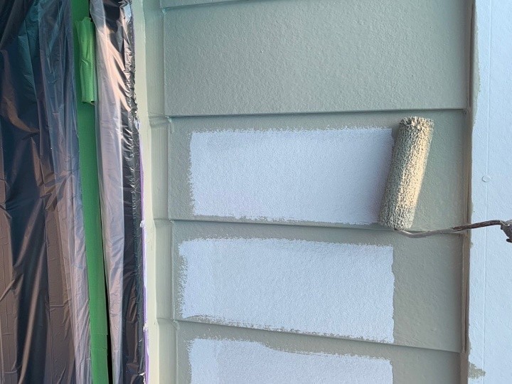 パーフェクトトップを使った外壁の中塗り