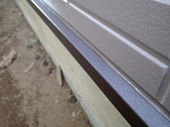 土台水切り部分も塗料の確認