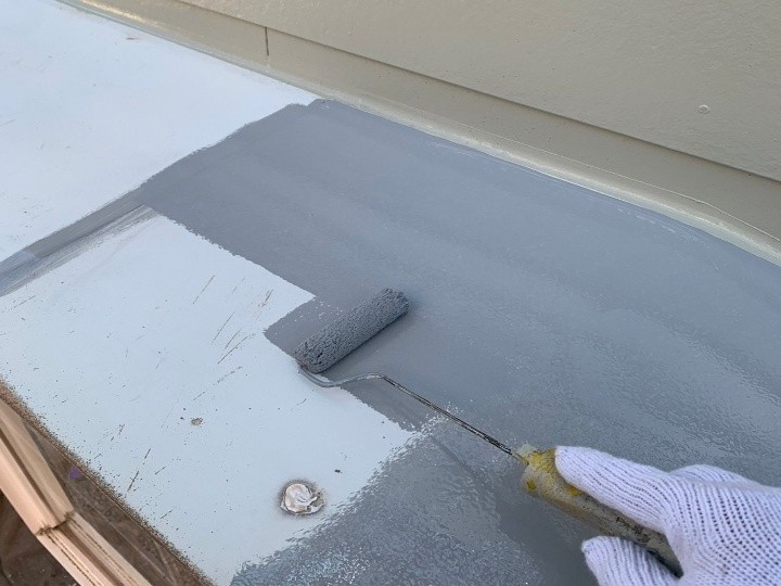 付帯部への部分塗装作業風景