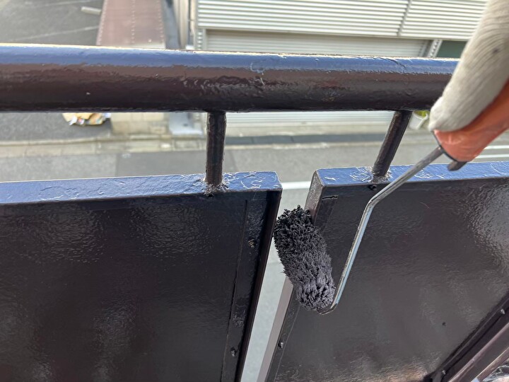 クリーンマイルドウレタンを使用した上塗り作業