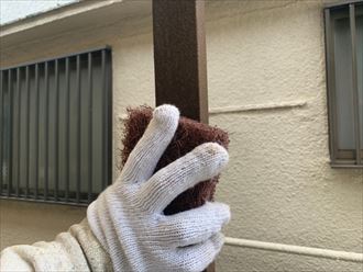 葛飾区四つ木でアパート鉄階段を塗装。下地補修工事をしっかり行う事が重要です！