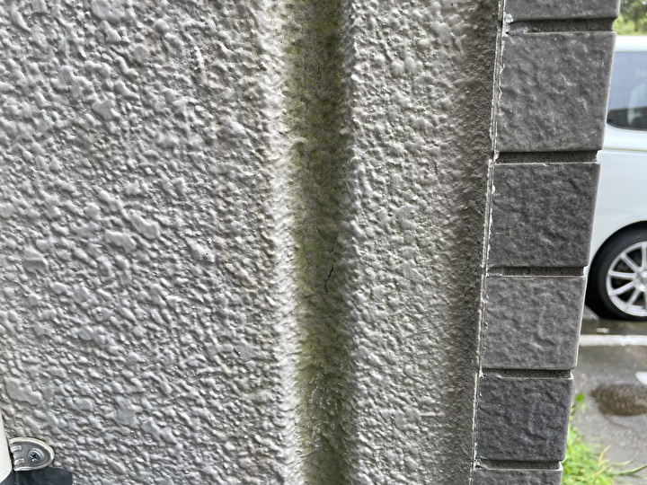 各所シーリングの確認作業の風景