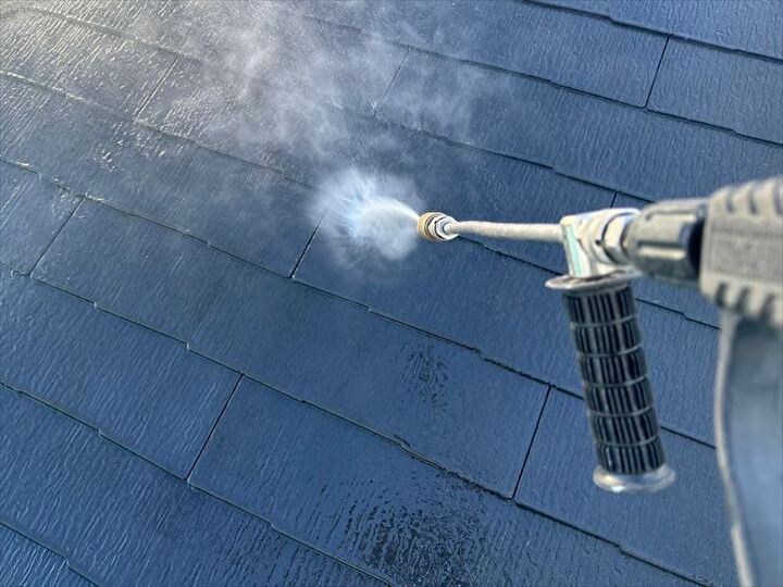 高圧洗浄による下地処理の作業