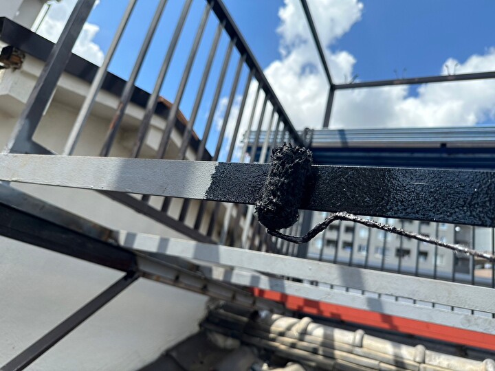 マイルドザビガードを使った塗装作業の風景