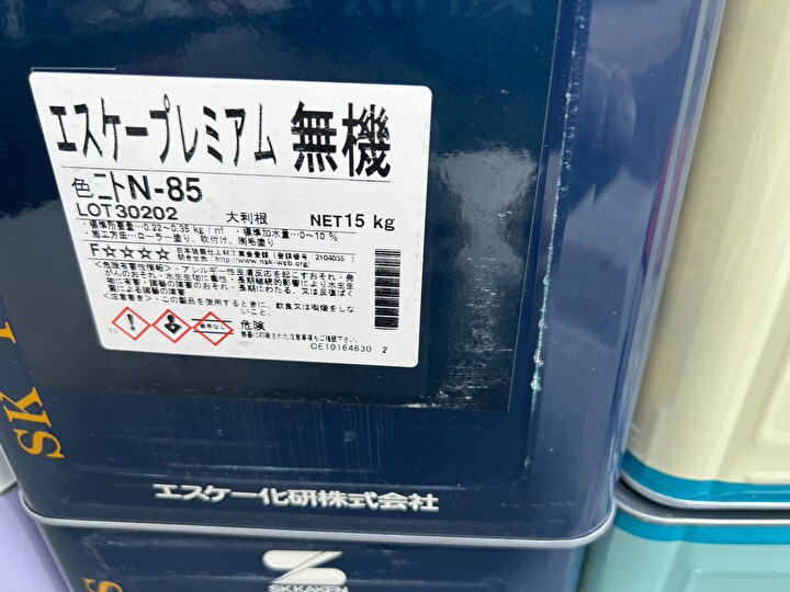 塗装材にエスケープレミアム無機（N-85）を使用