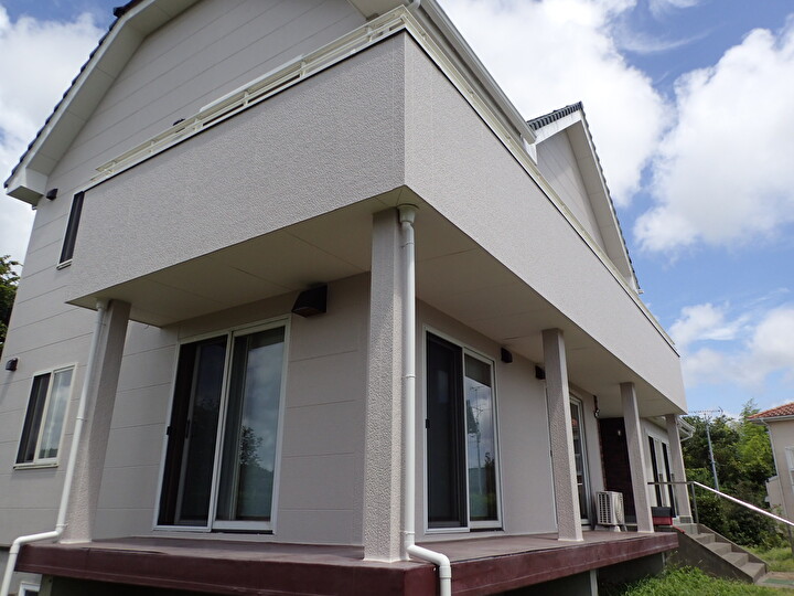 パーフェクトトップを用いた外壁塗装工事後の建物の外観