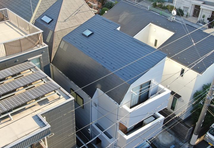 板橋区赤塚の屋根にヤネフレッシュF（RC-120）を用いた塗装工事の施工風景や費用をご紹介します