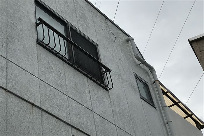 荒川区南千住で築２５年のパワーボードのお住まいを点検調査、外壁塗装工事が必要な状態です