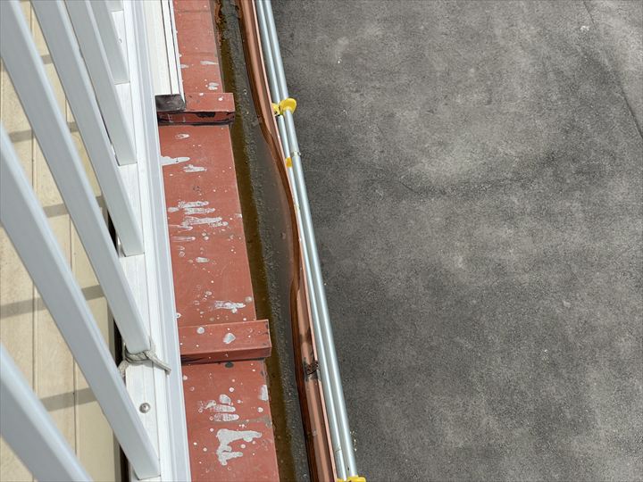 ベランダから見た雨樋