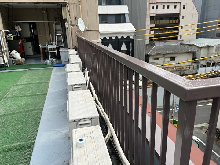 台東区西浅草にてエスケー化研のワンツーマイルド（05-40B）を用いた鉄部の塗装工事を実施