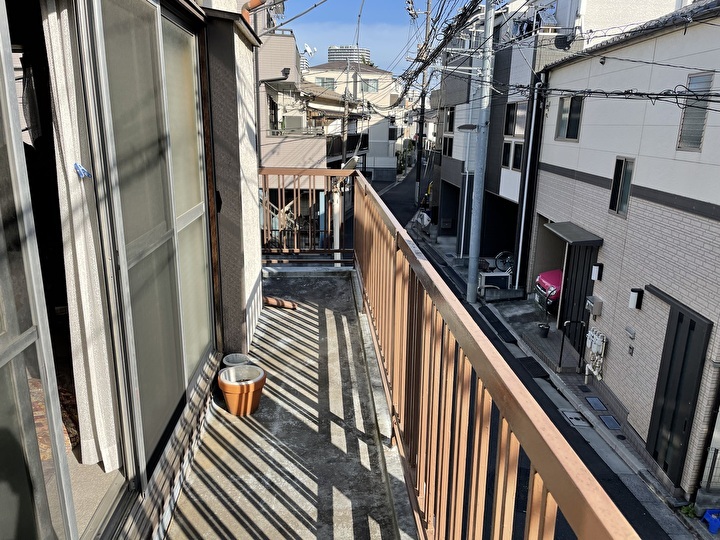 ベランダ手摺の塗装の色褪せ状況