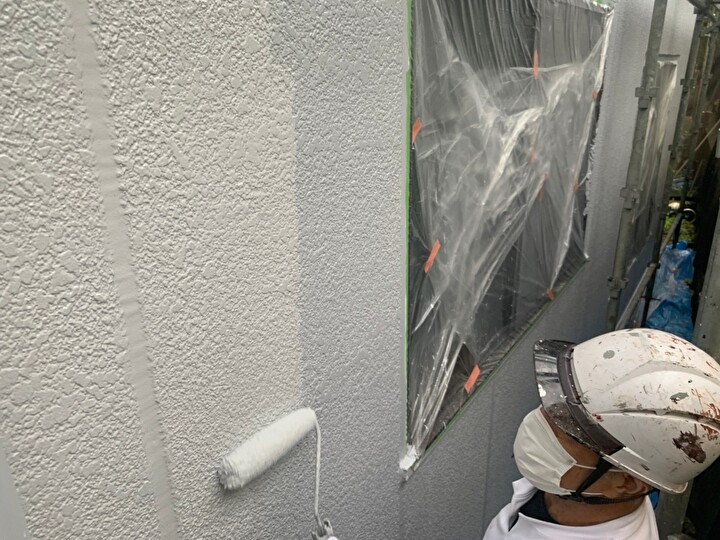 エスケープレミアムシリコン塗料材の塗装風景