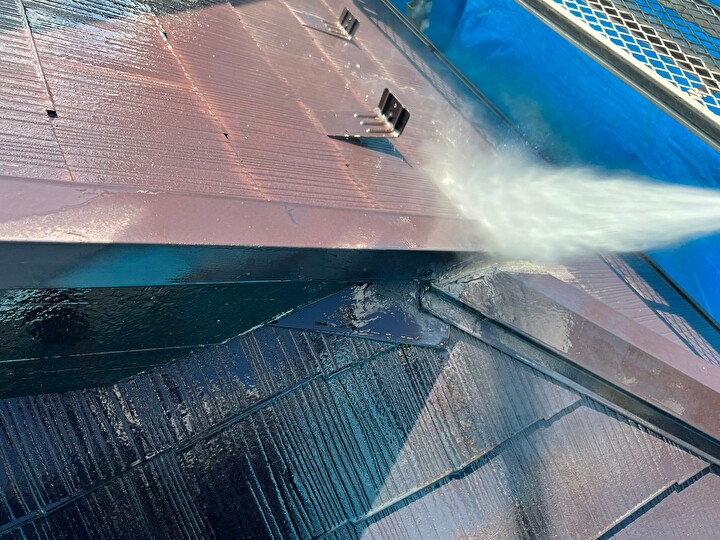 屋根部を高圧洗浄