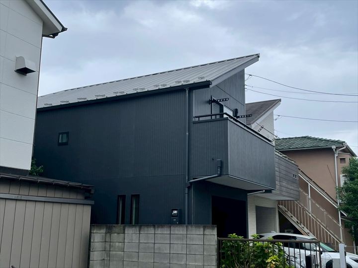 中野区若宮でパーフェクトトップSiを使って外壁塗装を実施!現地の写真を使って工事の内容をご紹介いたします!