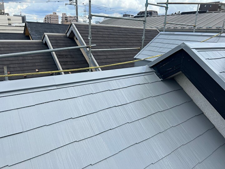 エスケープレミアム無機ルーフの塗装後の屋根