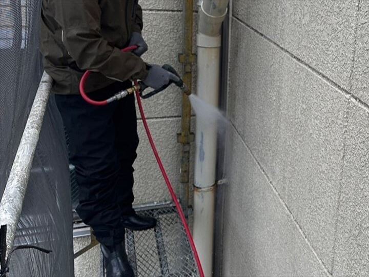 外壁への高圧洗浄