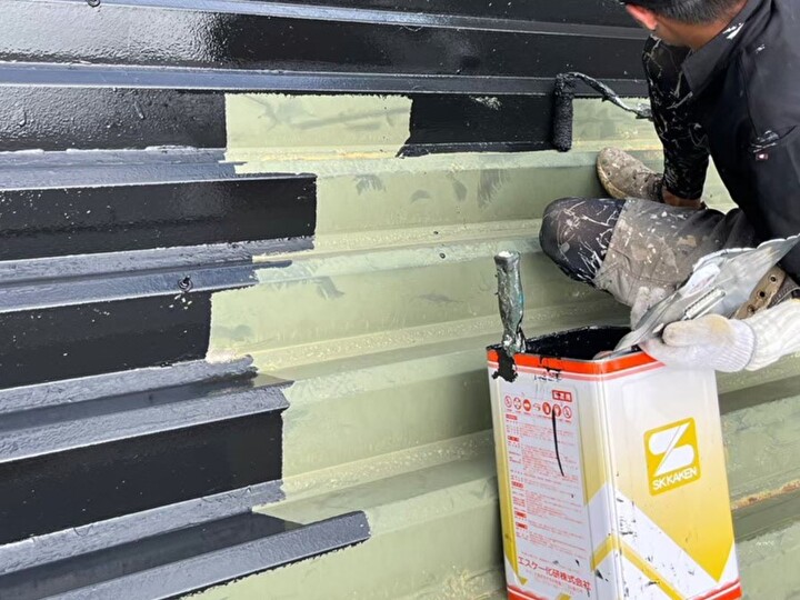 錆止め塗料のエスケー化研のマイルドザビガードの塗装風景