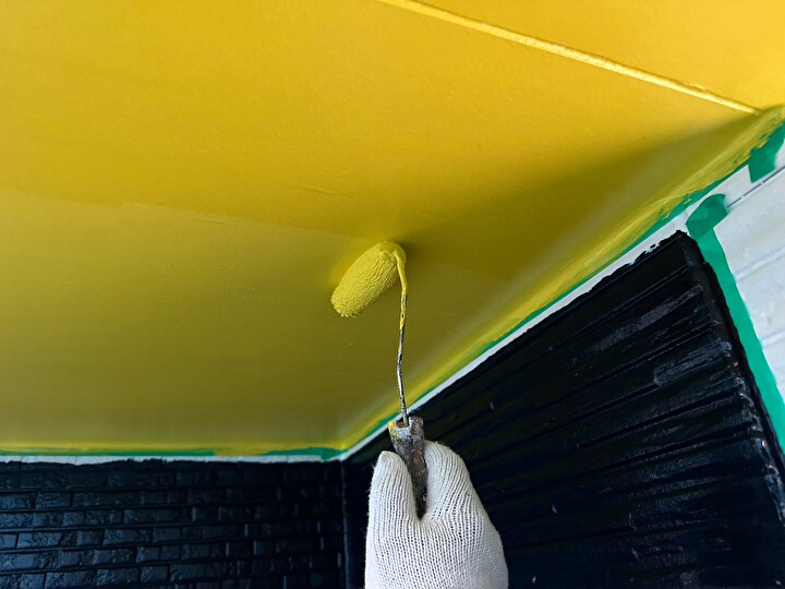 エスケープレミアム無機を使った軒天と外壁の塗装