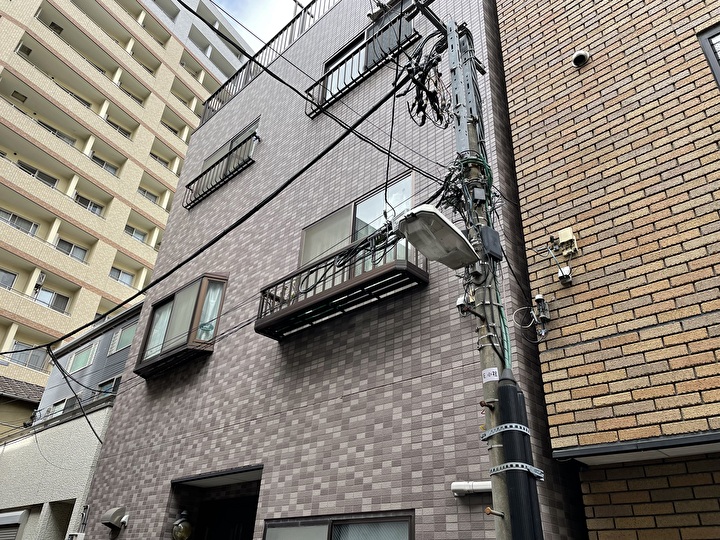 メンテナンス前のALC造の建物