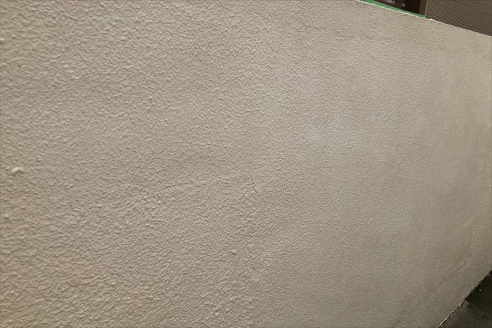 塀塗装の上塗りの完了