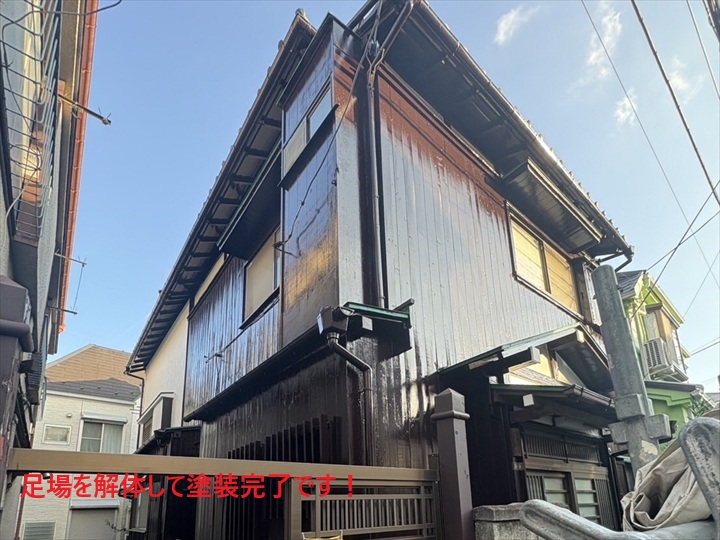 杉並区高円寺北にて外壁塗装・木部塗装工事｜既存塗膜の剥離と透湿性の高い塗料で美しく仕上げました