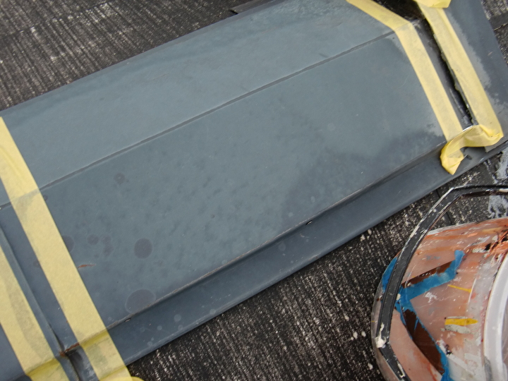 プライマー塗装作業の風景