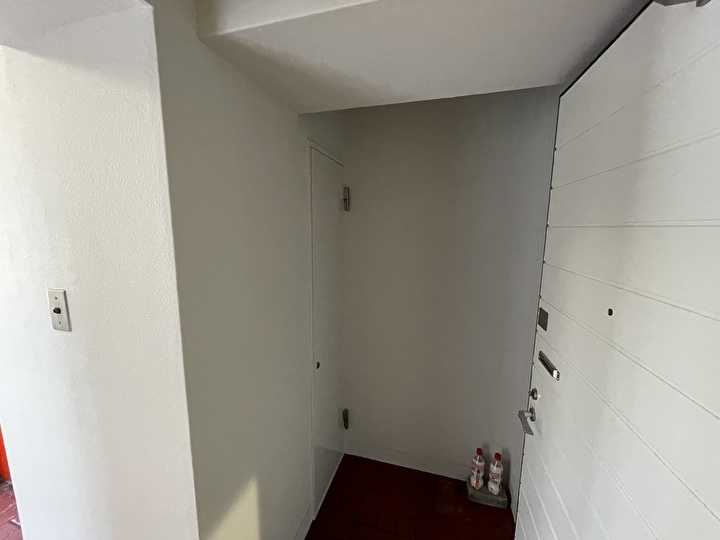 塗装工事が完工したマンションの内観