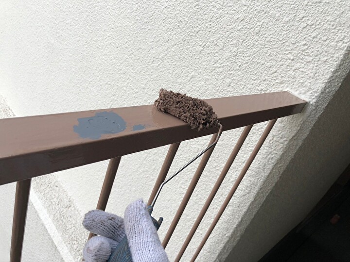 ワンツーマイルドを使って階段の手すりを塗装