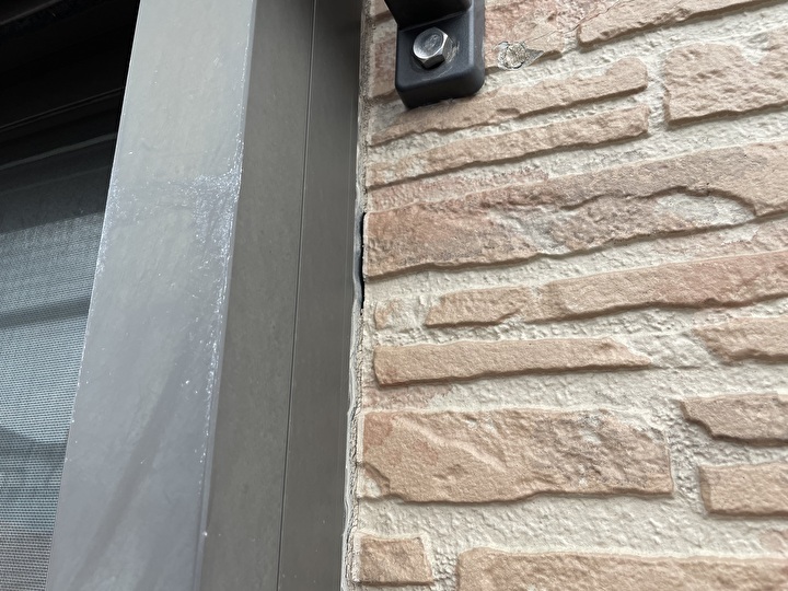 シーリングが劣化して接着面の剥離が発生