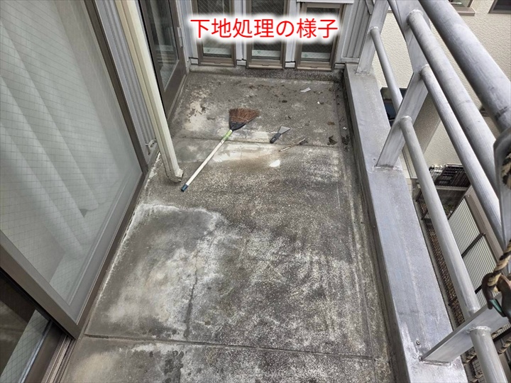 下地処理中の床面