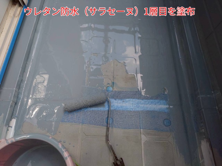 防水工事にてウレタン防水1層目