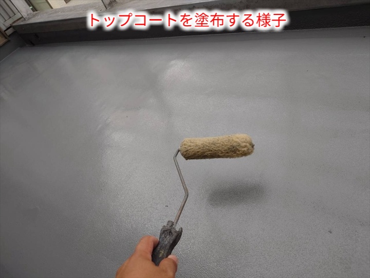 トップコート塗布中
