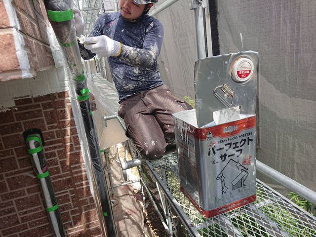 江戸川区で窯業系サイディングの塗替え、パーフェクトサーフの下塗りが完了