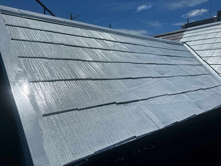 マイルドシーラーEPOを使った下塗りの施工後の屋根部