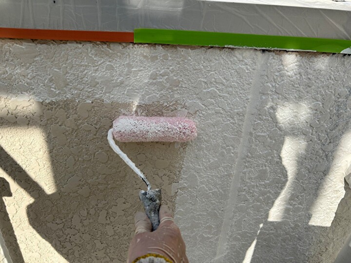 エスケー弾性プレミアムフィラーを塗装風景