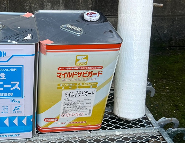 鉄部の下塗り材はエスケー化研のマイルドザビガードを使用