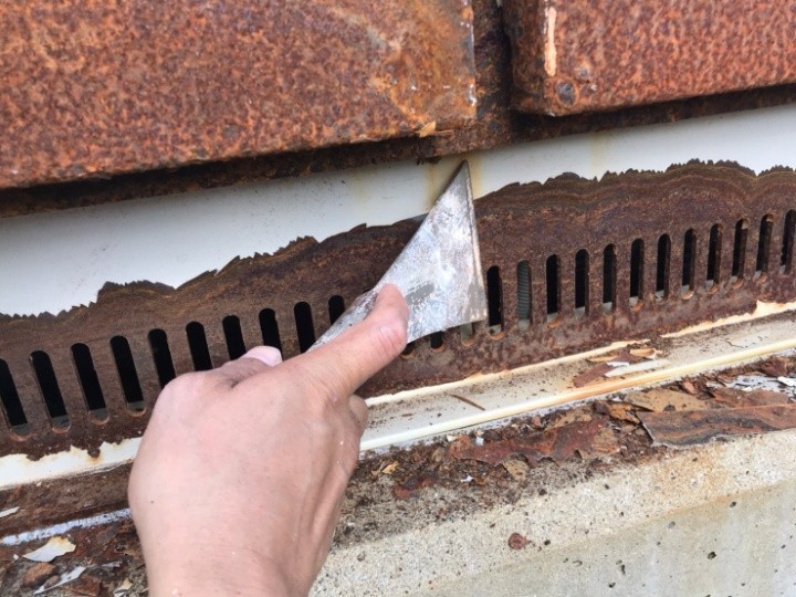 キュービクルのケレン作業