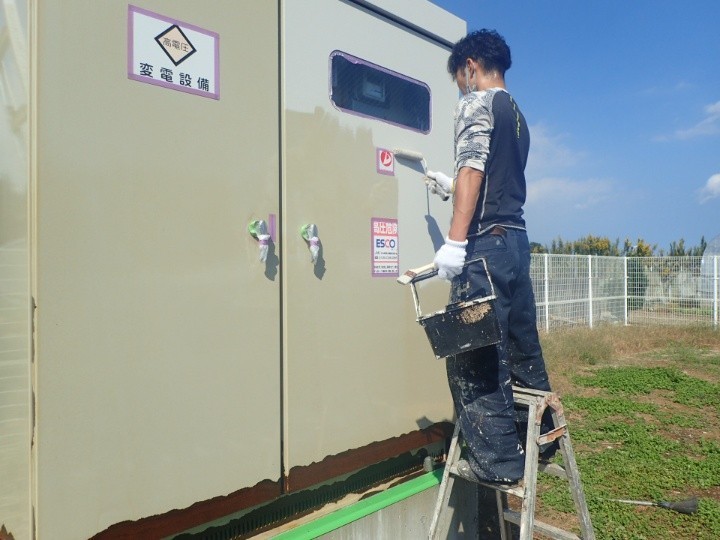 日本ペイント製のファインウレタンの塗装風景