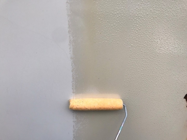 キュービクルへガードセプターを使用した塗装風景