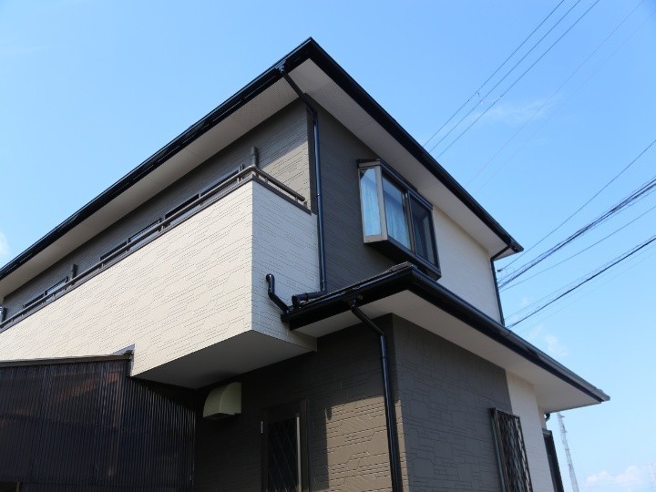 塗装工事が無事に終わった住居の外観