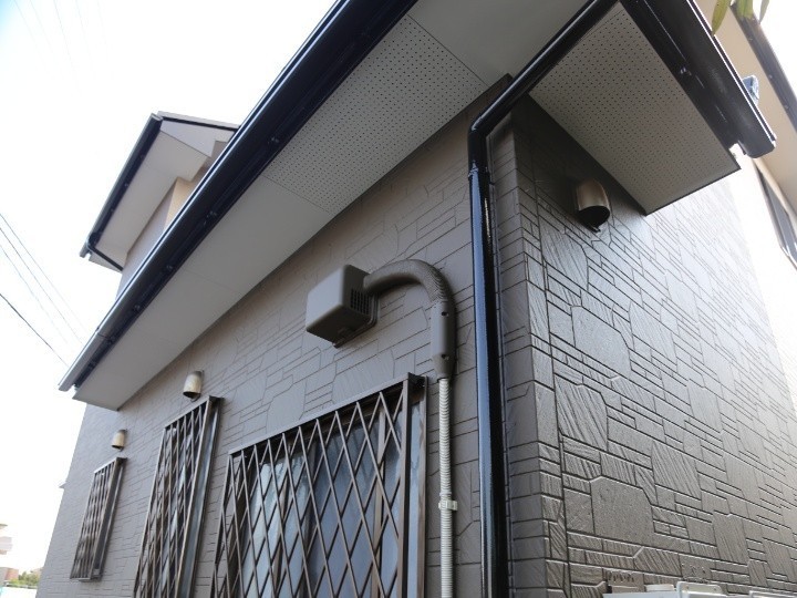 塗装工事が完工した住宅