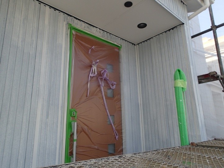 アクセント部へ関西ペイントの「ザウルスEXⅡ」を使って塗装した後