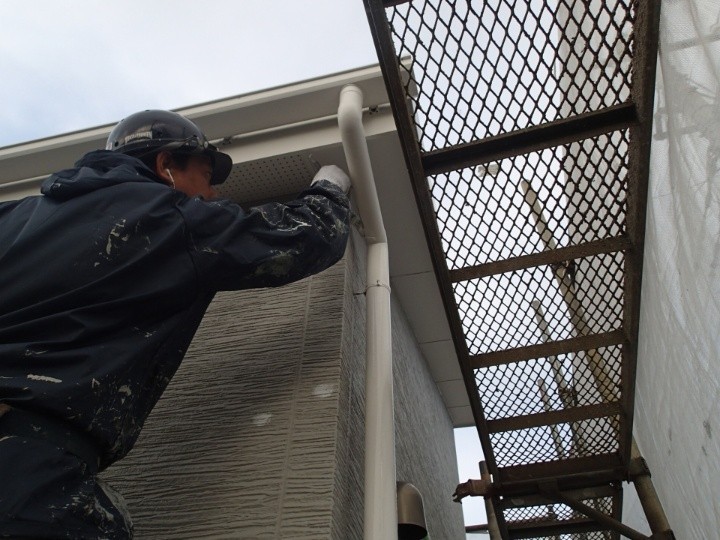 エルボへの塗装風景