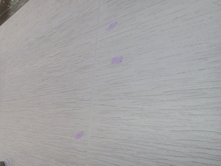 塗り残しやムラのチェック作業