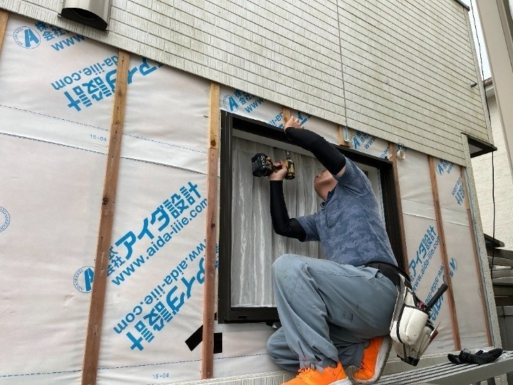 サッシ交換の作業風景