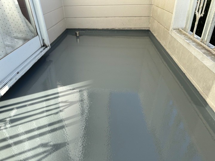 府中市にてベランダの防水工事を実施して雨漏り修理しました。