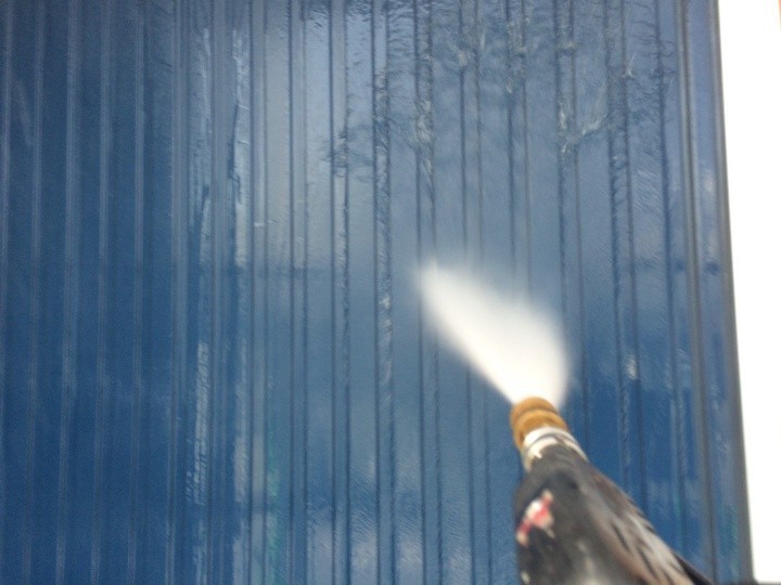 外壁への高圧洗浄