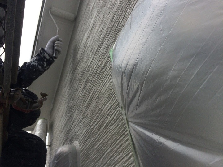 付帯部の塗装作業の風景