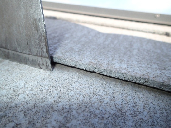 木口部分に多くの隙間が発生