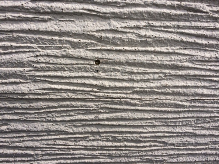 サイディングの浮きを修正